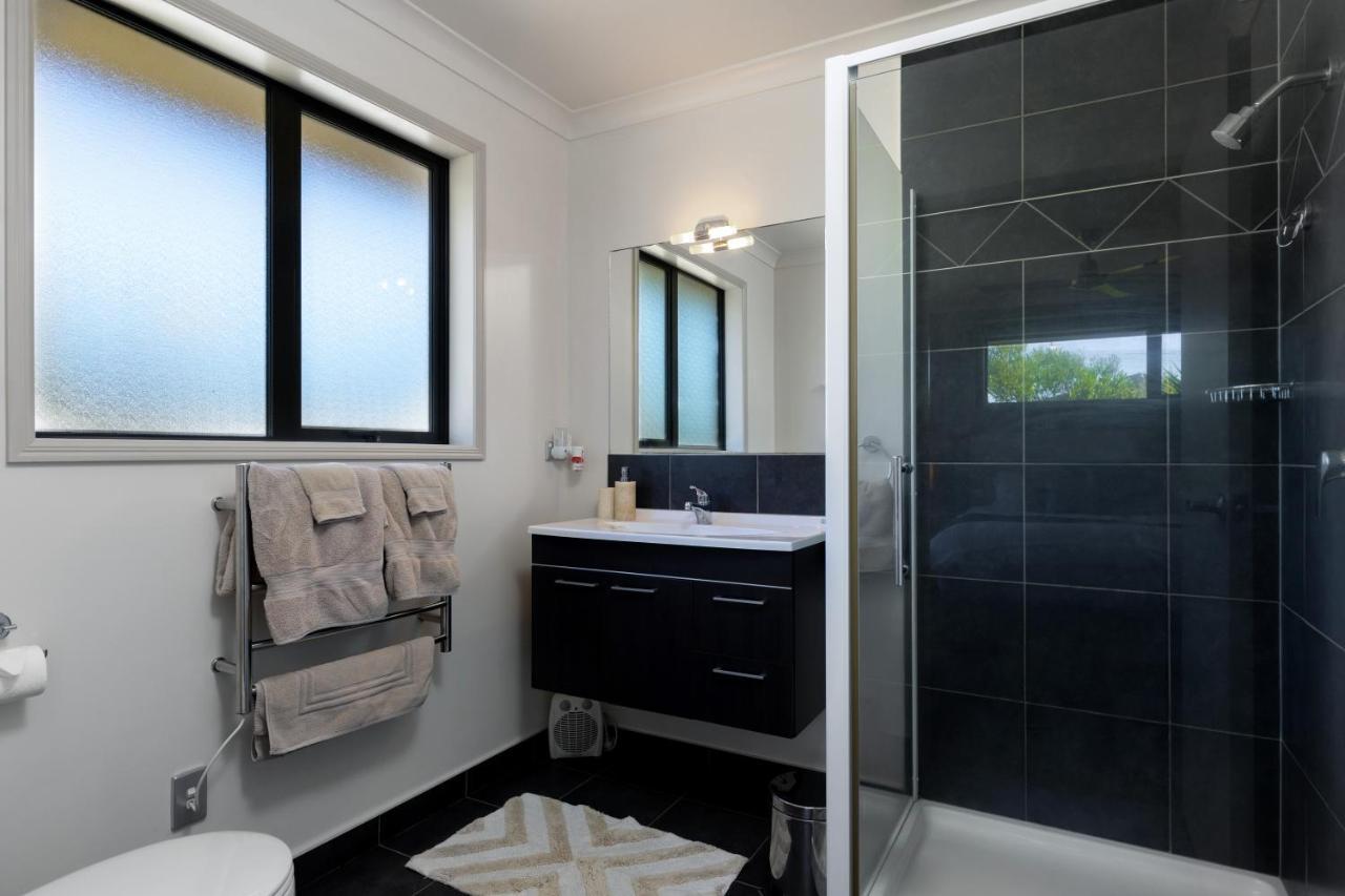 Ocean View Beachfront Apartment เบลนิม ภายนอก รูปภาพ